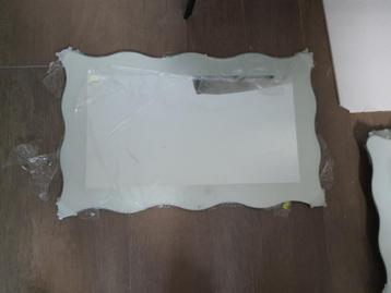 nieuwe grote spiegel beschikbaar voor biedingen