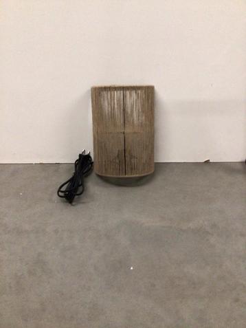 Mooie lamp van touw beschikbaar voor biedingen