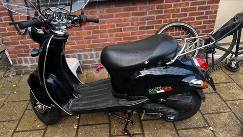 Iva venti 50+ een helm, Fietsen en Brommers, Snorfietsen en Snorscooters, Zo goed als nieuw, Overige merken, Benzine, Ophalen