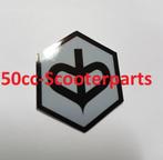 Sticker Logo Voorscherm Zeskant Piaggio Zip2000 37037, Ophalen of Verzenden, 50cc-Scooterparts, Info@50cc-scooterparts.nl, Veen