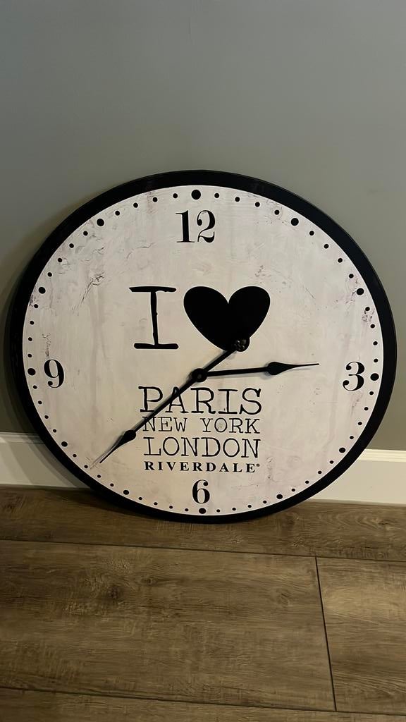 Riverdale klok, Huis en Inrichting, Ophalen, Zo goed als nieuw, Analoog, Wandklok