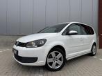 Volkswagen Touran 2.0 TDI Comfortline 140 PK DSG|PDC|USB|TRH, Auto's, Volkswagen, Euro 5, Stof, Zwart, 4 cilinders