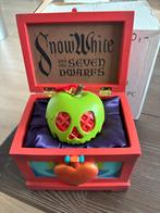 Disney poison apple sneeuwitje ornament met kist, Ophalen of Verzenden, Zo goed als nieuw, Beeldje of Figuurtje
