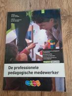 R. Benedictus - De professionele pedagogisch werker, Ophalen of Verzenden, Zo goed als nieuw, R. Benedictus; R. van Midde, Nederlands