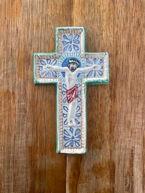 Vintage keramiek crucifix kruis heiligen beeld Christus, Verzamelen, Religie, Zo goed als nieuw, Christendom | Katholiek, Overige typen
