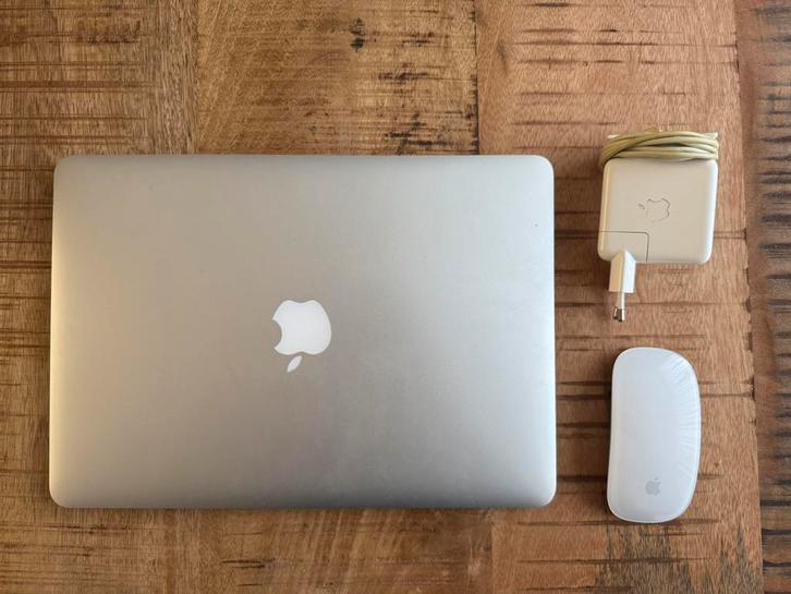 Macbook A1466 2017 met originele oplader en magic mouse, Computers en Software, Apple Macbooks, Zo goed als nieuw, MacBook Air