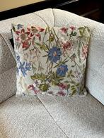 Crème kussens met gekleurde bloemen, Huis en Inrichting, Ophalen, Overige kleuren, Vierkant, Nieuw