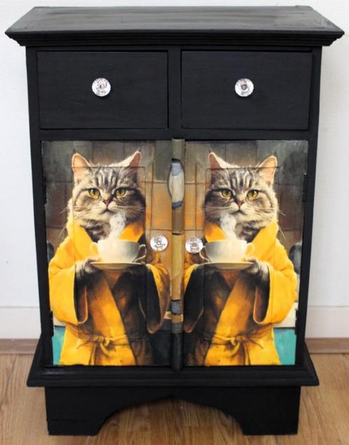 Zwart brocant kastje “Katten in badjas”, lades, plankje, Kinderen en Baby's, Kinderkamer | Commodes en Kasten, Zo goed als nieuw
