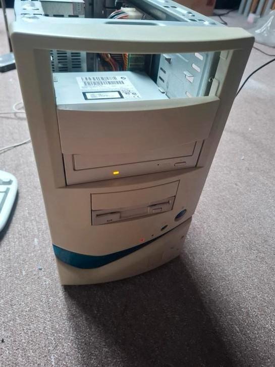 Vintage Pentium3 750, Computers en Software, Desktop Pc's, Gebruikt, Minder dan 2 Ghz, HDD, Minder dan 4 GB, Met videokaart, Gaming