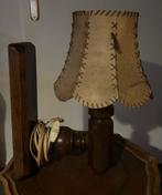 Vintage houten wandlamp met kap van varkensblaas, Ophalen of Verzenden