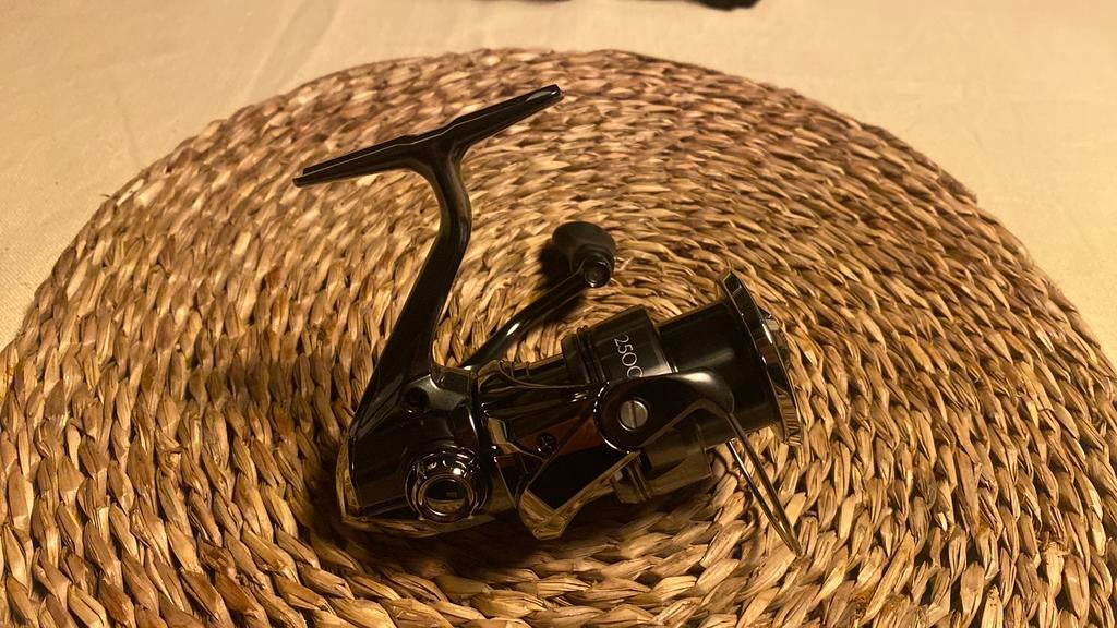 Shimano Twinpower 2500e, Ophalen of Verzenden, Zo goed als nieuw, Molen