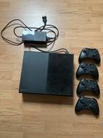 Xbox One + 4 Controllers, Spelcomputers en Games, Spelcomputers | Xbox One, Ophalen, Gebruikt, Met 3 controllers of meer, Xbox One