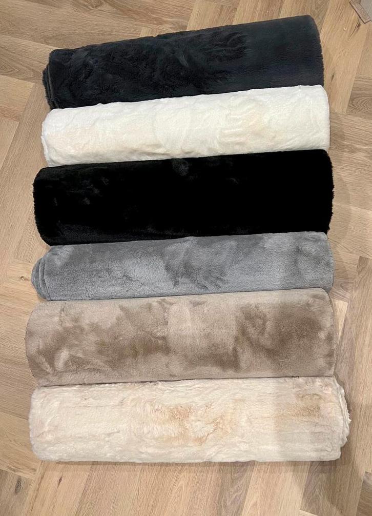 HOOGPOLIG VLOERKLEDEN ERIC KUSTER STYLE FLUFFY BLACKFRIDAY!!, Huis en Inrichting, Stoffering | Tapijten en Kleden, Zo goed als nieuw