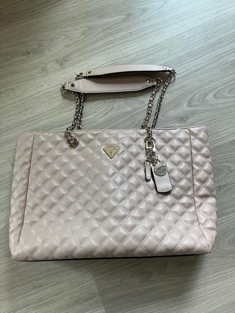 Guess Shopper - Stijlvolle en ruime handtas, Sieraden, Tassen en Uiterlijk, Tassen | Damestassen, Ophalen of Verzenden, Zo goed als nieuw