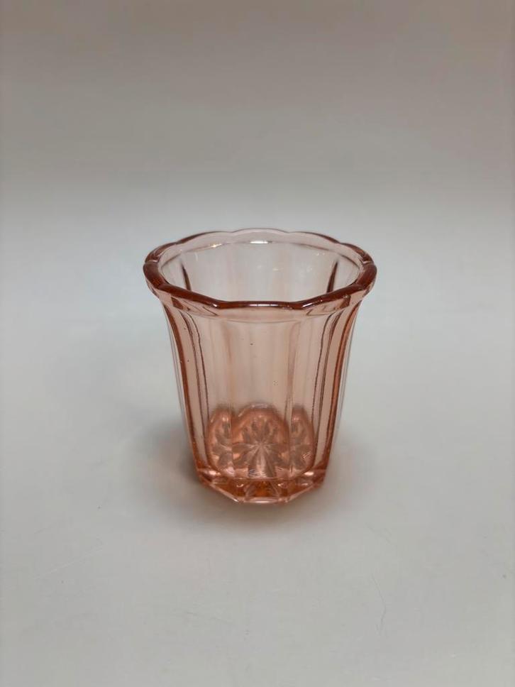 Vintage roze kristalglas lepelvaasje in zeer goede staat, Antiek en Kunst, Antiek | Glas en Kristal, Ophalen of Verzenden