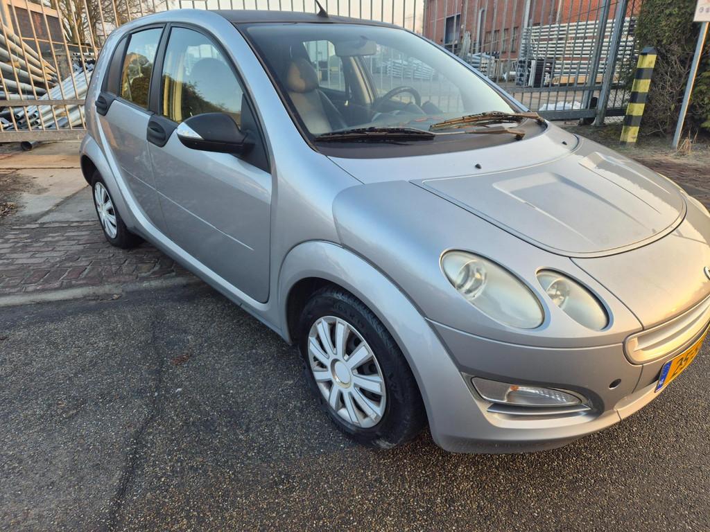 Smart Forfour 1.3 pulse airco en leer, Auto's, Smart, Bedrijf, Handgeschakeld, Euro 4, Zilver of Grijs