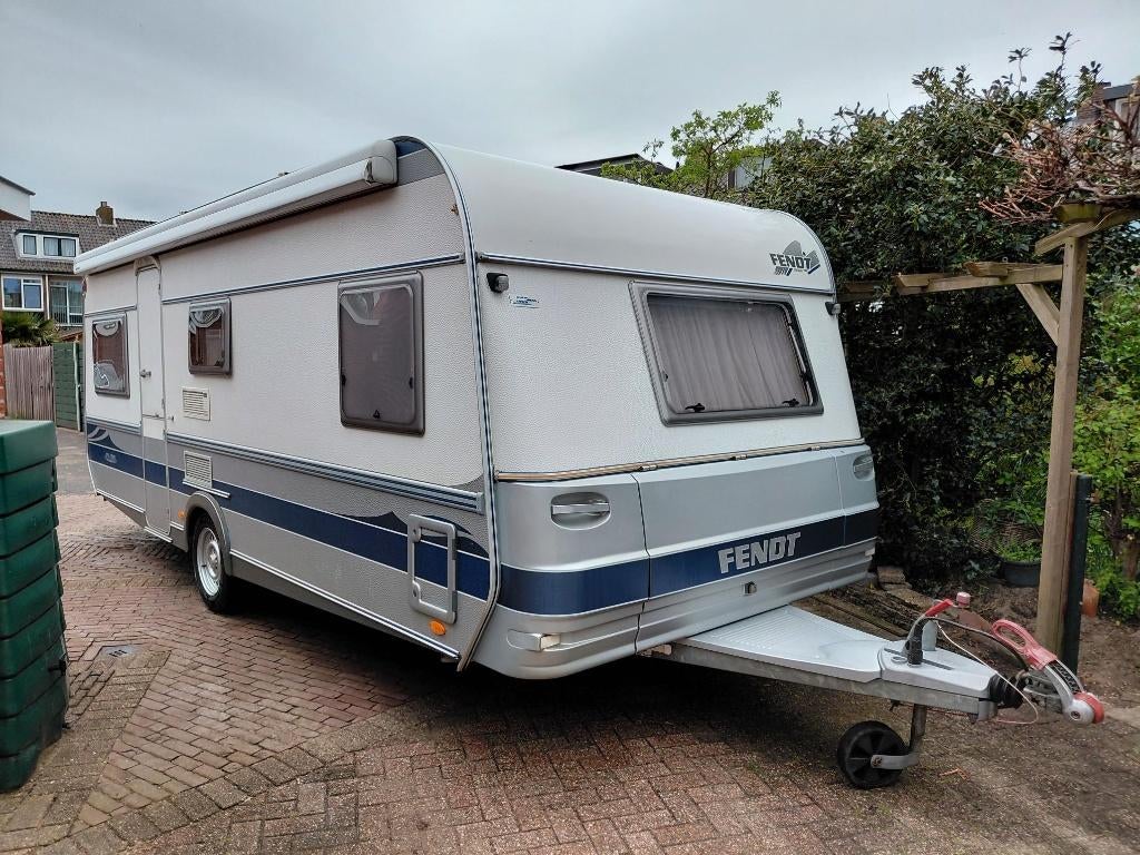 Fendt Platin 560 tfb 2003 met luifel en voortent, Rondzit, Particulier, Vast bed, Fendt