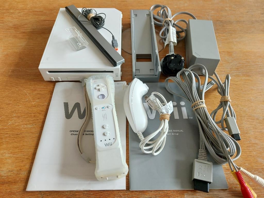 Complete Wii set, Spelcomputers en Games, Spelcomputers | Nintendo Wii, Ophalen, Gebruikt, Met 2 controllers