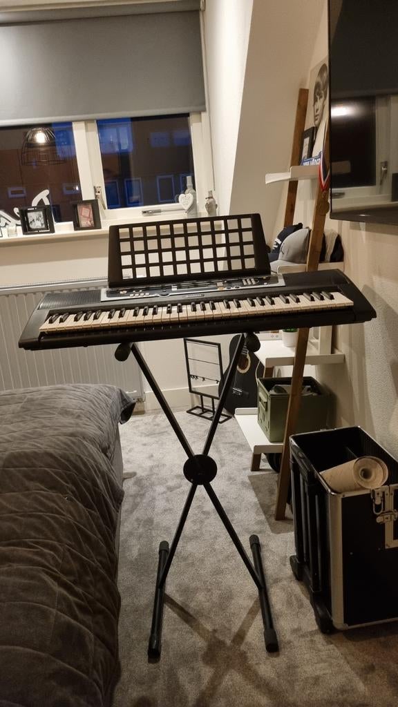 Yamaha Portatone YPT-210 Keyboard - Werkt op batterijen, Muziek en Instrumenten, Keyboards, Ophalen, Yamaha, Met standaard, 61 toetsen