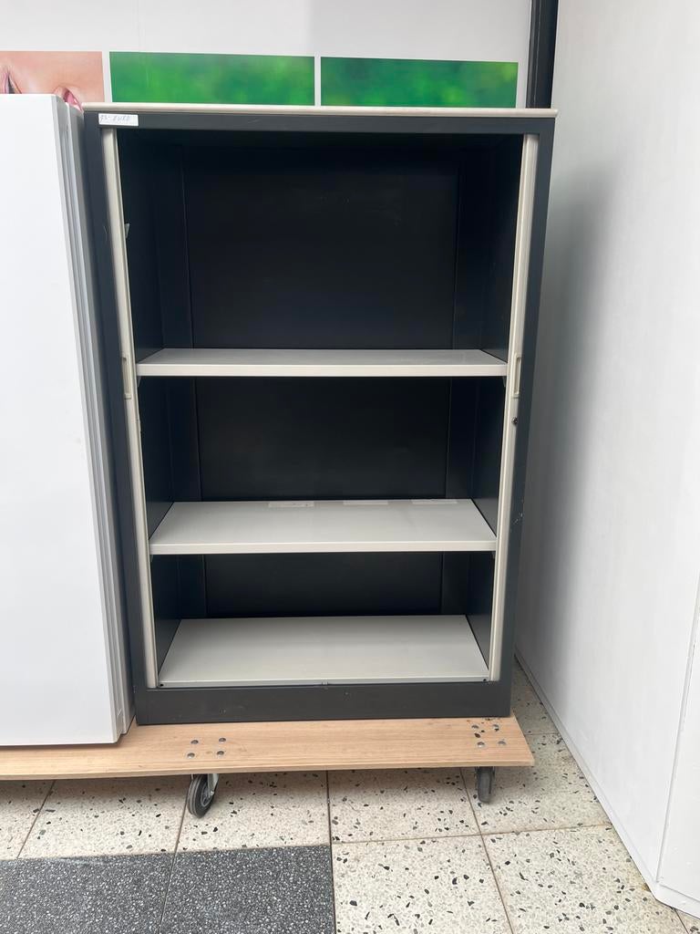 Kast met roldeuren, breed 110 cm, hoog 165 cm, Ophalen, Gebruikt, 100 tot 150 cm, Meerdere deuren