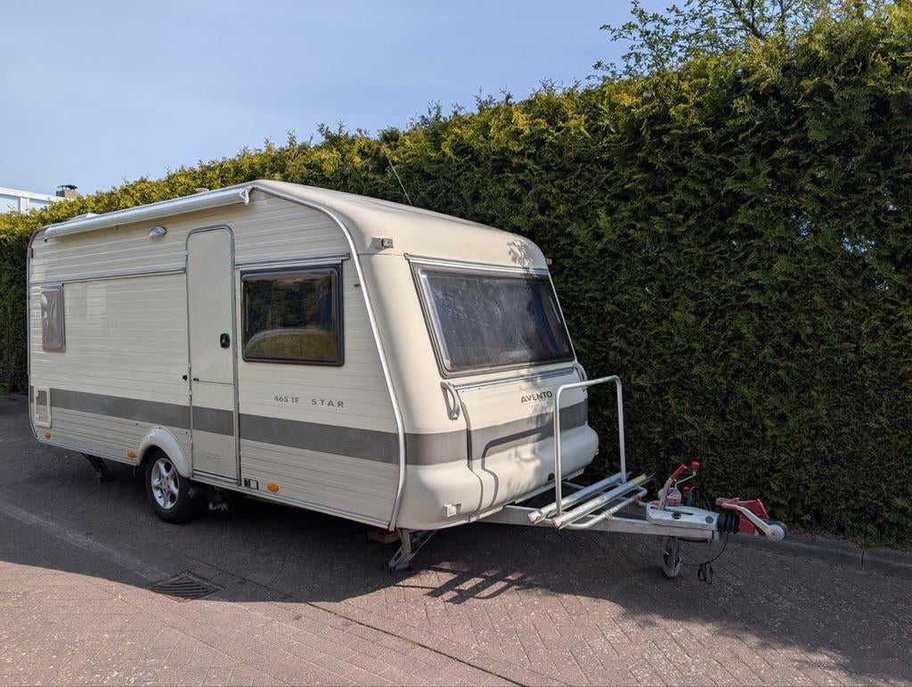 Avento 465 TF Star fransbed, mover, voortent en zakluifel, Caravans en Kamperen, Caravans, Standaardzit, Particulier, Vast bed