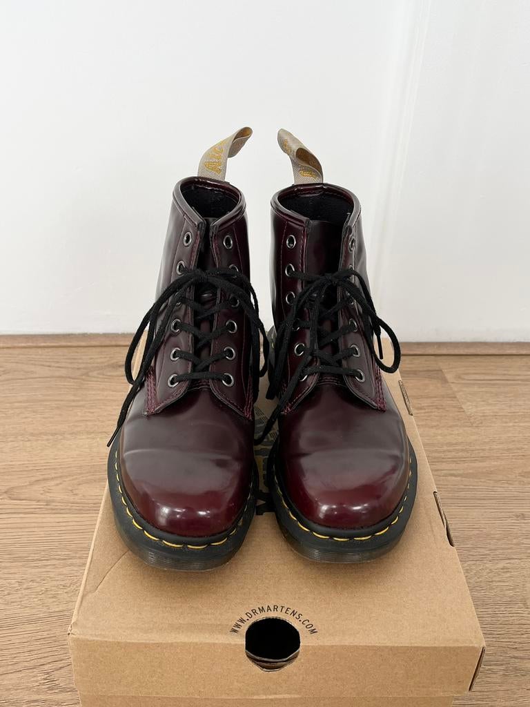 Dr. Martens 101 vegan cherry red maat 39, Ophalen of Verzenden, Zo goed als nieuw, Rood