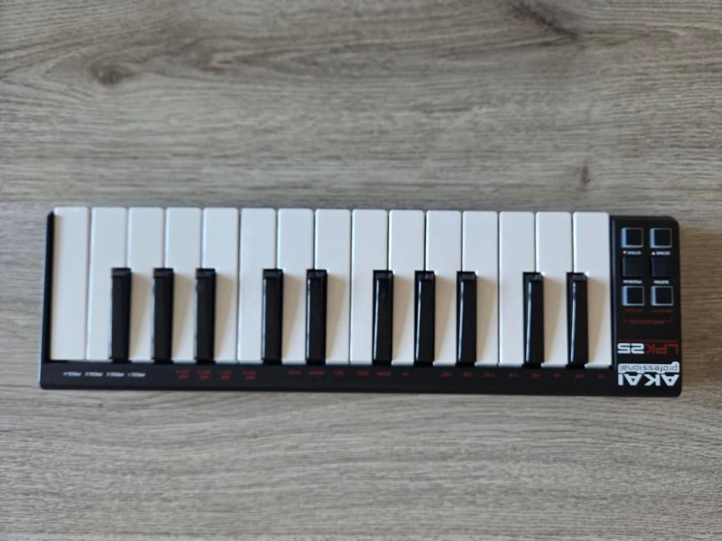 AKAI Professional LPK25 Mini USB keyboard, Muziek en Instrumenten, Midi-apparatuur, Ophalen of Verzenden