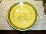 Kaas bord geel Frans opschrift, Ophalen of Verzenden, Zo goed als nieuw, Porselein, Bord of Schaal