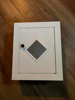 Klein kastje met spiegel, Ophalen