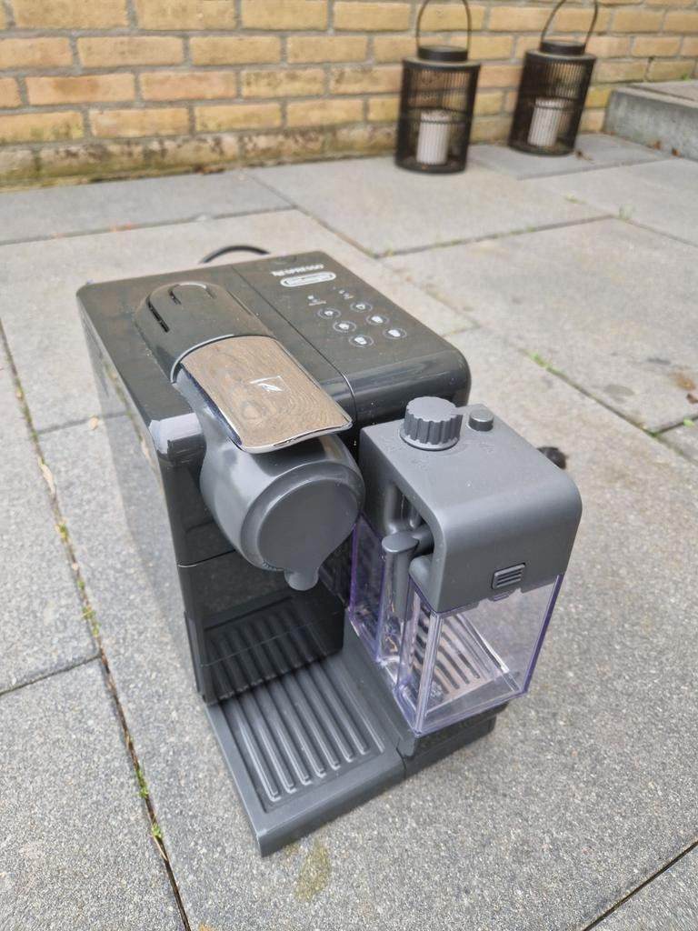 Nespresso DeLonghi koffiezetapparaat (melkschuimer defect), Ophalen, Gebruikt, Koffiemachine, Koffiepads en cups