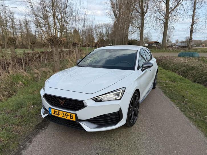 Cupra Leon 1.4 e-Hybrid VZ Adrenaline | Camera | Carplay, Auto's, Cupra, Bedrijf, Leon, ABS, Achteruitrijcamera, Adaptieve lichten