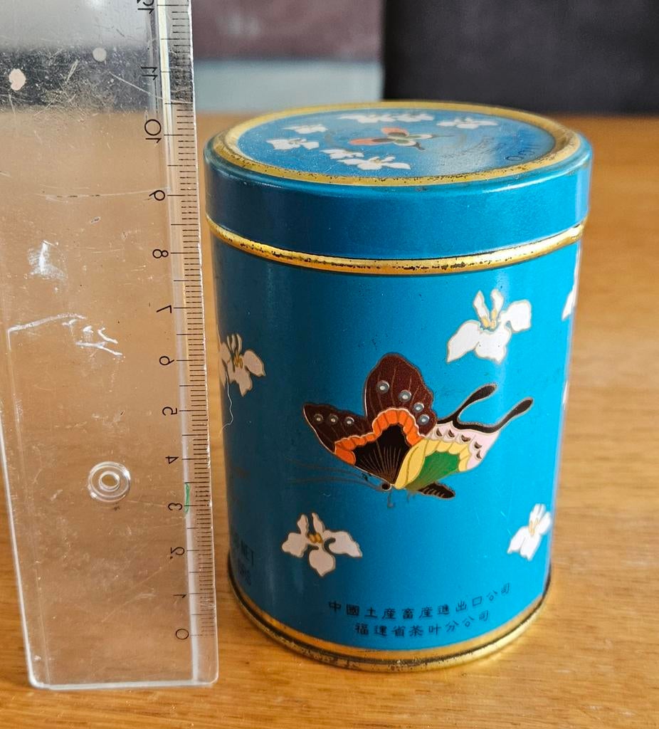 Vintage Chinees theeblik met vlinder en bloemen, Verzamelen, Blikken, Ophalen of Verzenden, Gebruikt, Thee, Overige merken