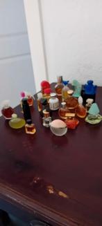 24 miniatuur parfumflesjes, Ophalen, Gebruikt
