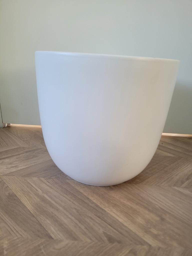 Witte bloempot 'Every Days by Intratuin' - Mat wit, Kunststof, Rond, Zo goed als nieuw, Minder dan 40 cm