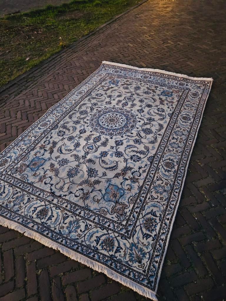 Perzisch Handgeknoopt Nain Tapijt. Prachtige kleuren! 2x3, Huis en Inrichting, Stoffering | Tapijten en Kleden, Perzisch, Crème