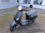 Matzwarte Scooter AGM - Zo goed als nieuw, Fietsen en Brommers, Snorfietsen en Snorscooters, Zo goed als nieuw, Benzine, Ophalen