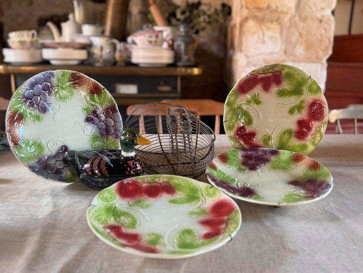 Antieke Franse Barbotine Bordjes met Aardbeien (St Clement), Antiek en Kunst, Antiek | Keramiek en Aardewerk, Ophalen of Verzenden