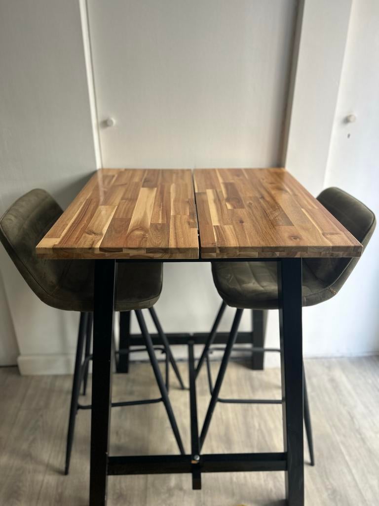 Hoge bartafel IKEA SKOGSTA met 2 barkrukken, Huis en Inrichting, Barkrukken, Ophalen, Gebruikt, Met voetsteun, 90 cm of meer