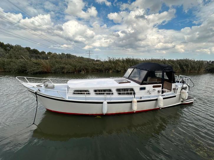 Kajuit Boot / Kruiser, Watersport en Boten, Motorboten en Motorjachten, Zo goed als nieuw, Staal, 9 tot 12 meter, Diesel, Binnenboordmotor