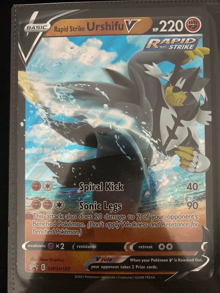 Oversized Rapid Strike Urshifu V SWSH107 Pokémon Kaart, Ophalen of Verzenden, Zo goed als nieuw, Losse kaart, Foil