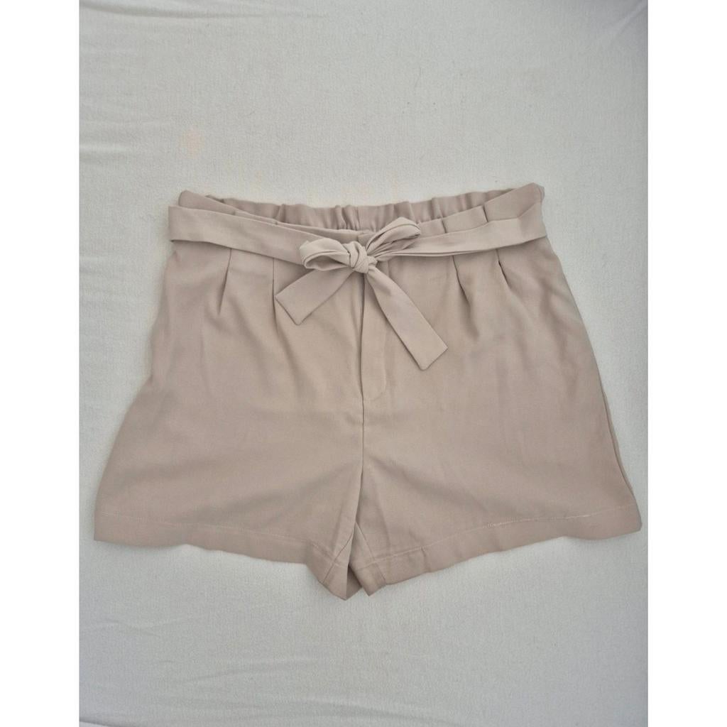 Beige shorts van ONLY maat XL, Kleding | Dames, Broeken en Pantalons, Kort, Verzenden, Beige, Maat 46/48 (XL) of groter