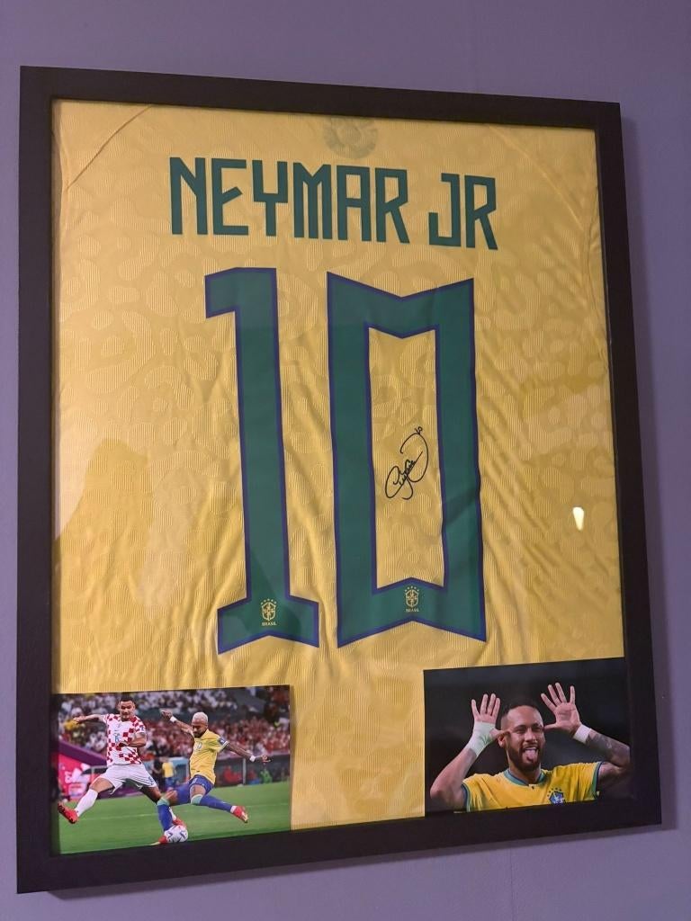 Ingelijst & gesigneerd Neymar shirt (Brazilie – nr. 10), Ophalen of Verzenden, Buitenlandse clubs, Shirt
