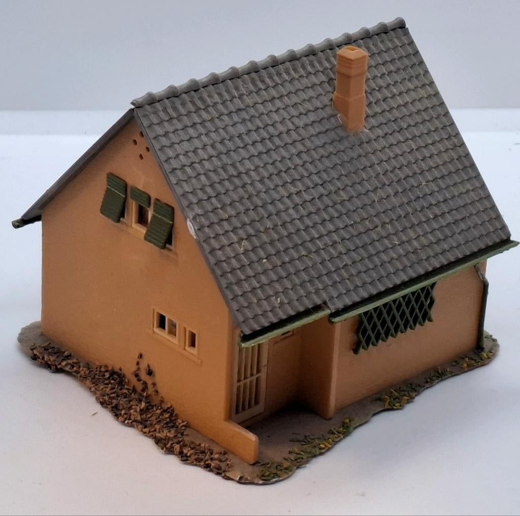 Grijze dakpannen huisje in ho, Hobby en Vrije tijd, Gebruikt, Jouef, Gelijkstroom of Wisselstroom, Brug, Tunnel of Gebouw