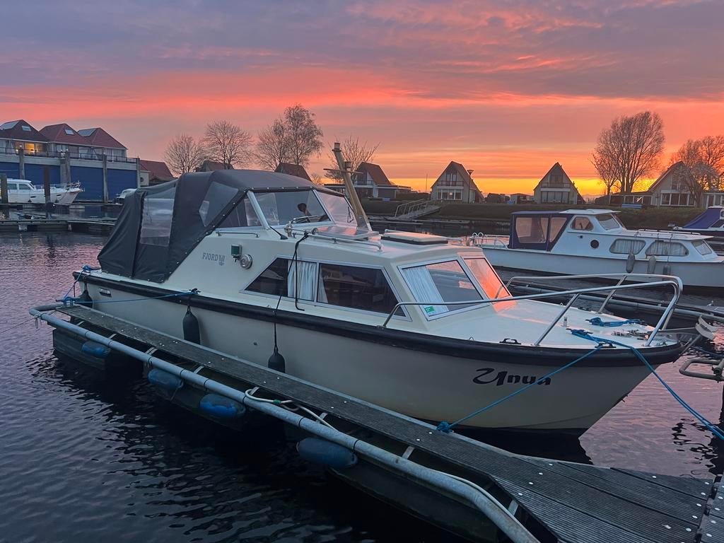 Comfortabele Kajuitboot met Complete Uitrusting, Watersport en Boten, Ophalen, 10 tot 30 pk, Gebruikt, Binnenboordmotor