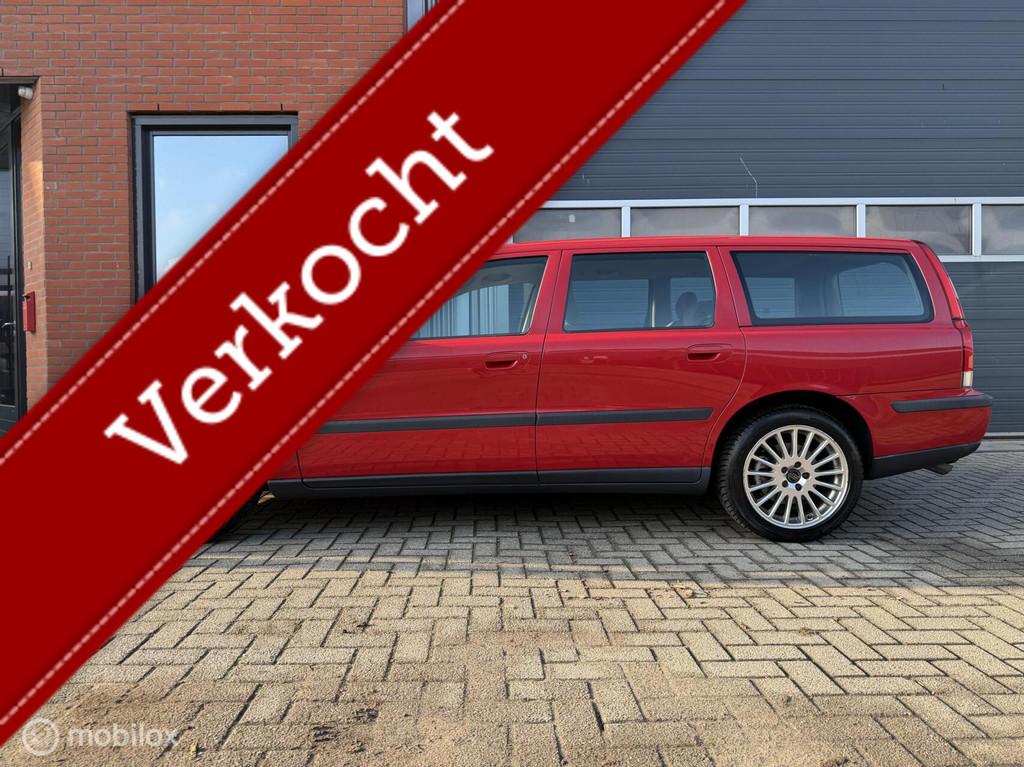 Volvo V70 2.4T 200pk Comfort Line - blijvend youngtimer, Voorwielaandrijving, Electronic Stability Program (ESP), Stof, Beige