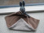 Gehaakte konijnenkop + armpjes en bruin grijs velours doekje, Ophalen of Verzenden, Zo goed als nieuw, Konijn
