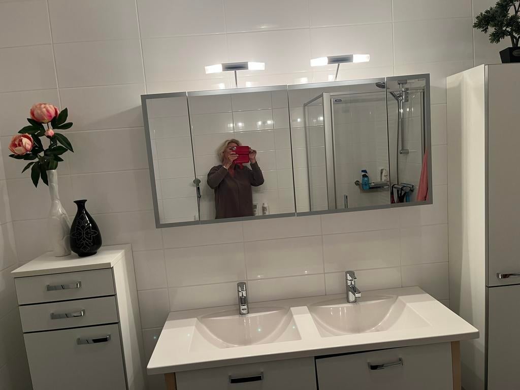 Badmeubel met 2 kasten,  spiegelkast en  lampjes en 2 kranen, Ophalen, Gebruikt, 100 tot 150 cm, Wastafelkast