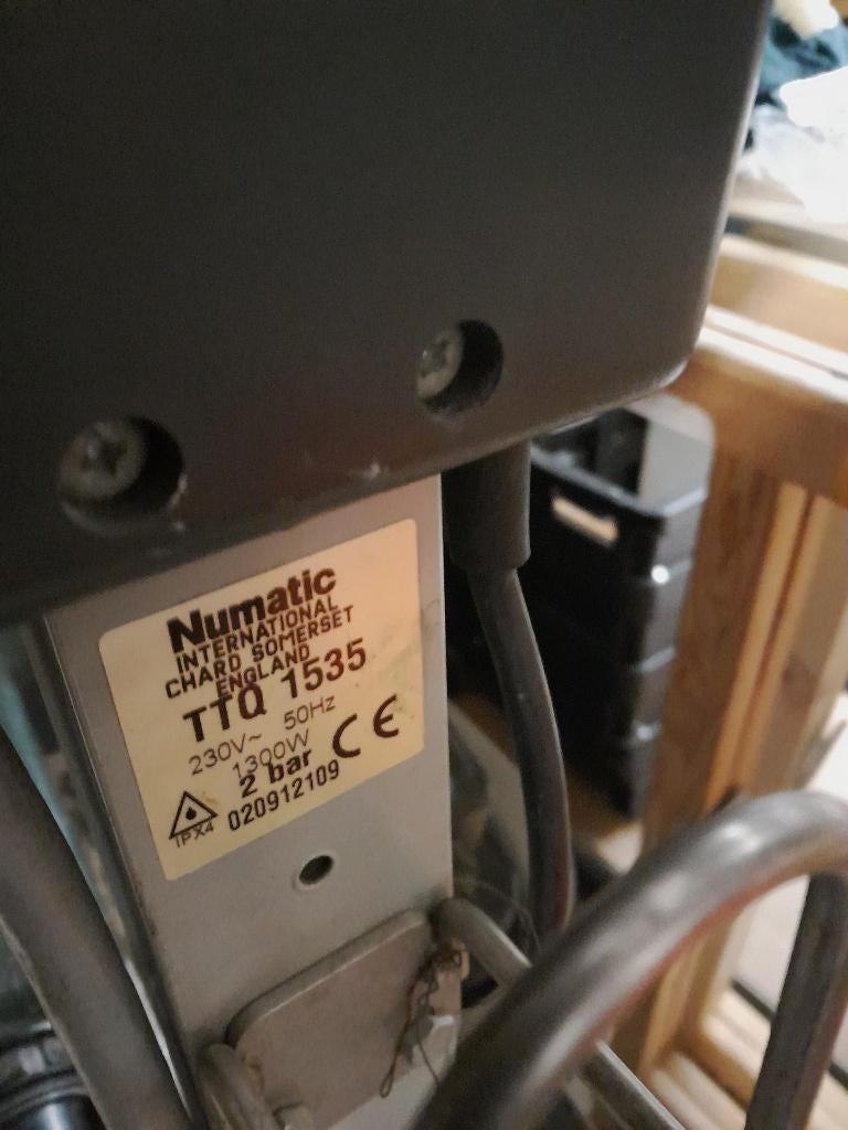kleine schrobzuig machine numatic, Ophalen, Gebruikt, Schrobmachine