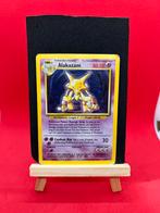 Pokémon Base Set – Alakazam Holo 1/102, Ophalen of Verzenden, Zo goed als nieuw, Foil