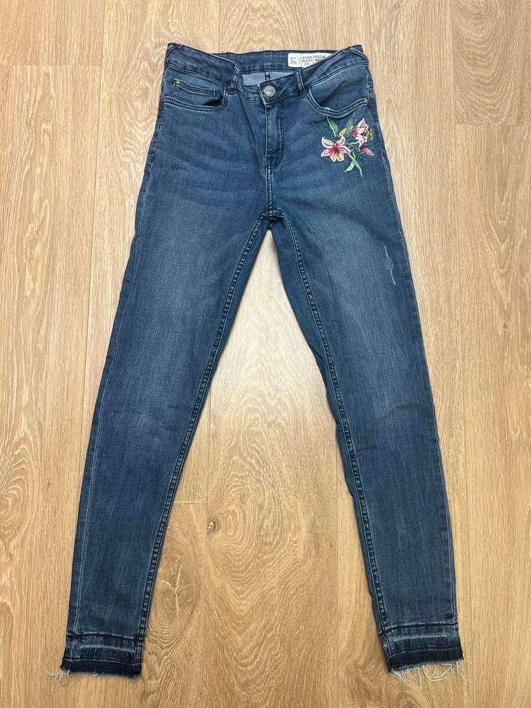 Esmara jeans spijkerbroek blauw met bloem maat 38, Ophalen of Verzenden, Zo goed als nieuw, Blauw, W30 - W32 (confectie 38/40)